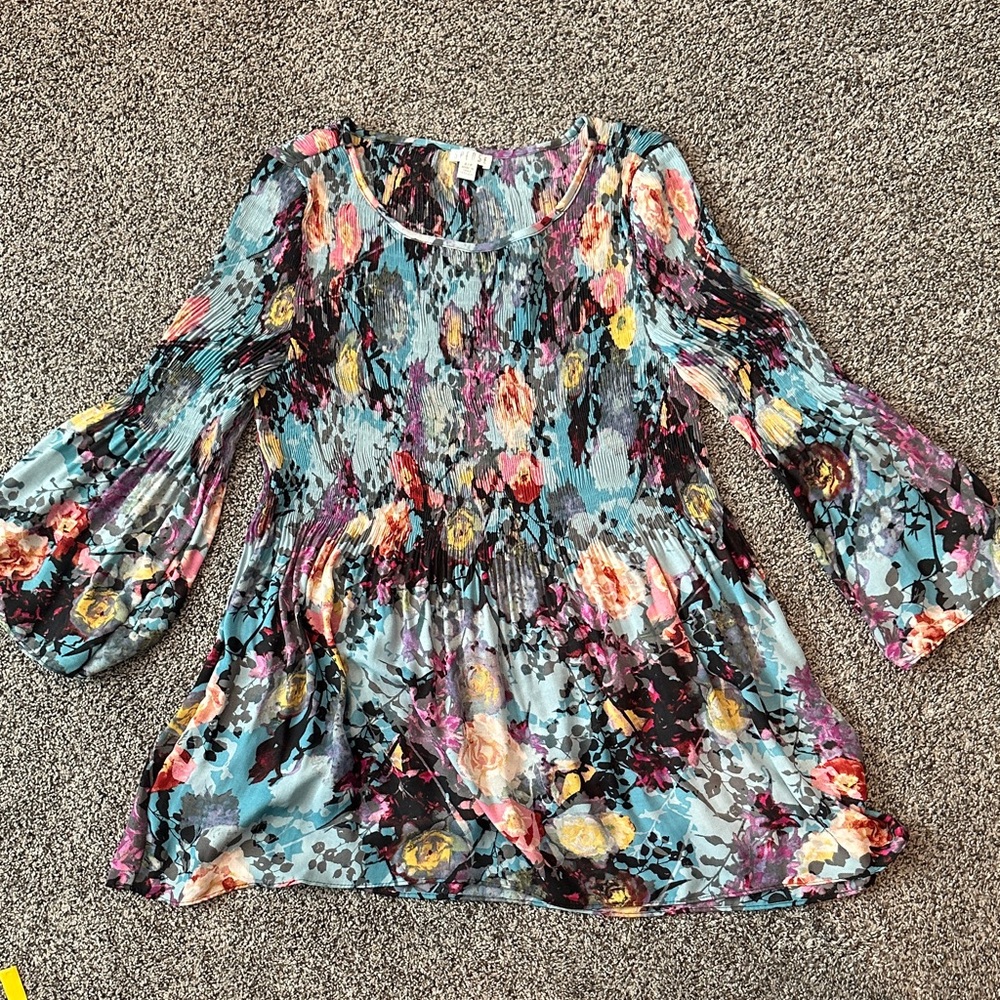 Spense Teal Floral Pleated Flowy Blouse with Multicolor Print. Size S Petite.
